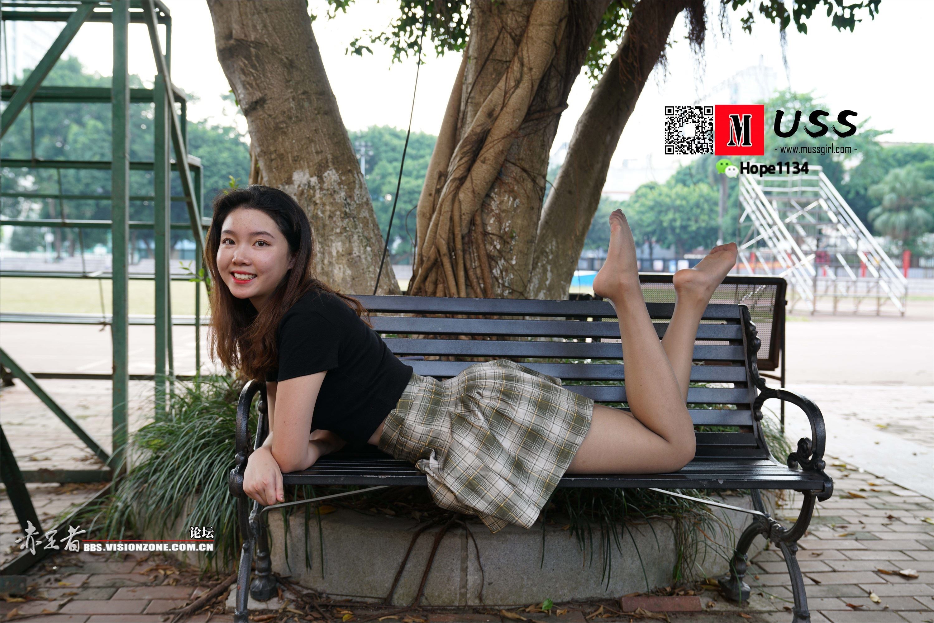 MussGirl慕丝女郎  NO.072 蒙古族舞蹈美少女嫩足灰丝公园写真